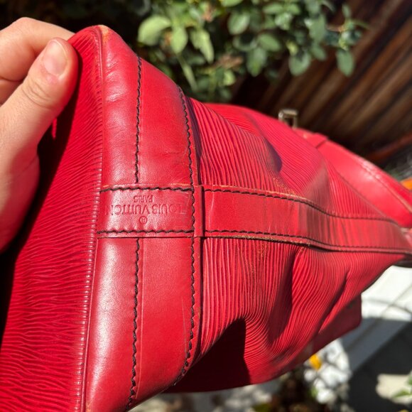 Authentic Louis Vuitton Red Neo Shoulder EPI RED - Picture 7 of 16